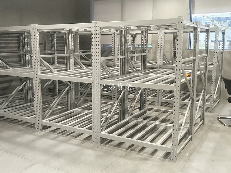 深圳輕型倉儲貨架介紹，輕型貨架多少錢？